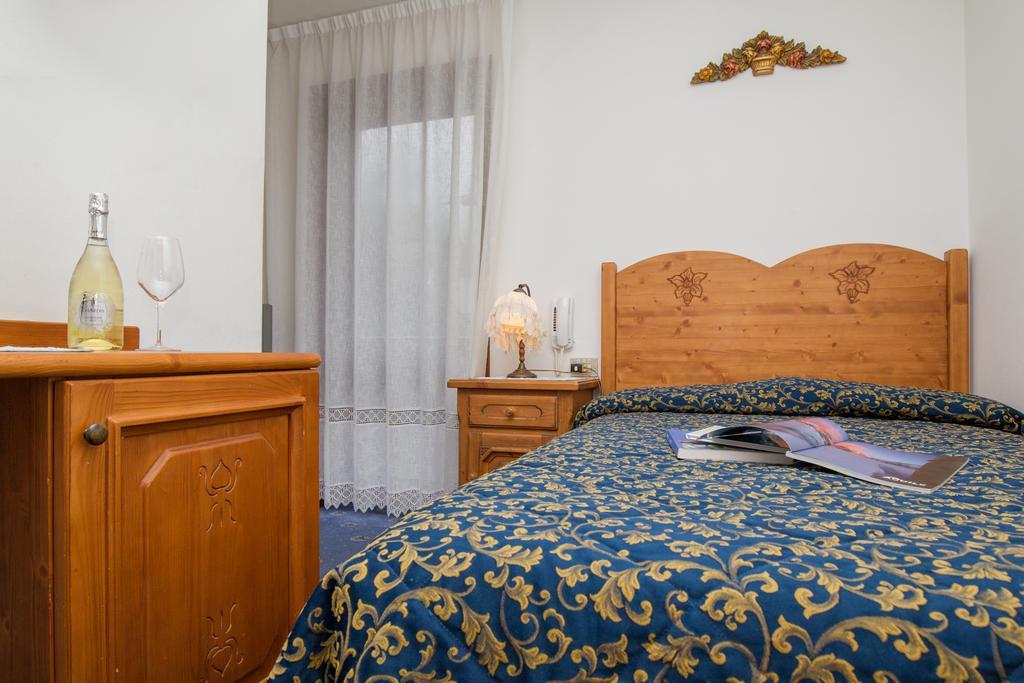 Villa Elena B&B Hotel Сан-Мартино-ди-Кастроцца Экстерьер фото